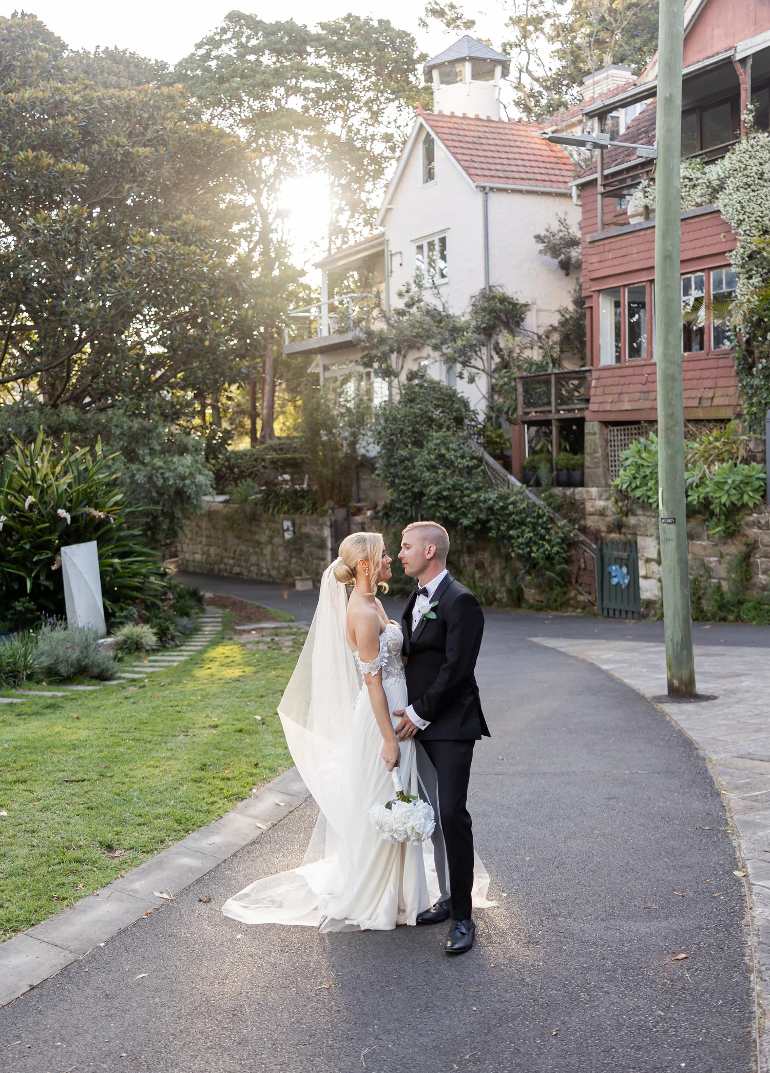The couple in a laneway