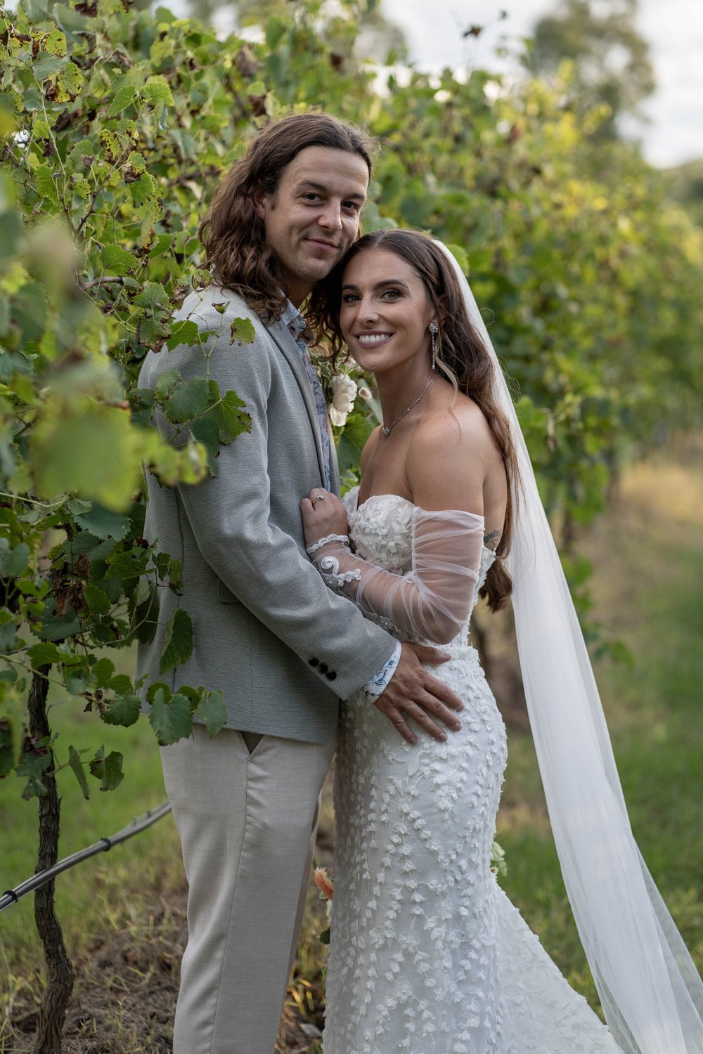 The couple among the vines